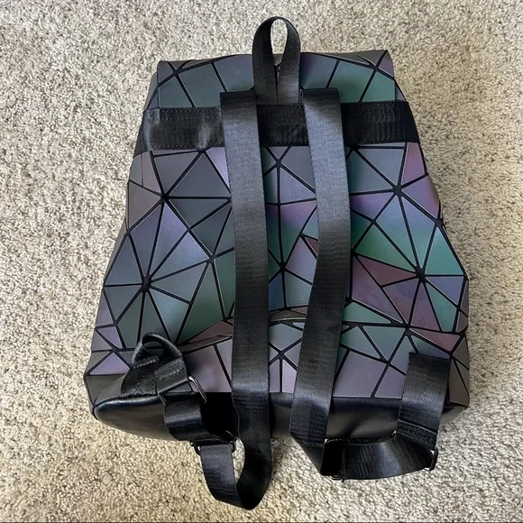 BESUURAN Geometric Luminous Holographic Reflective Backpack - Picture 6 of 13